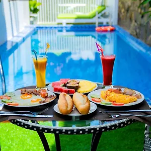 2* Hotel Hill